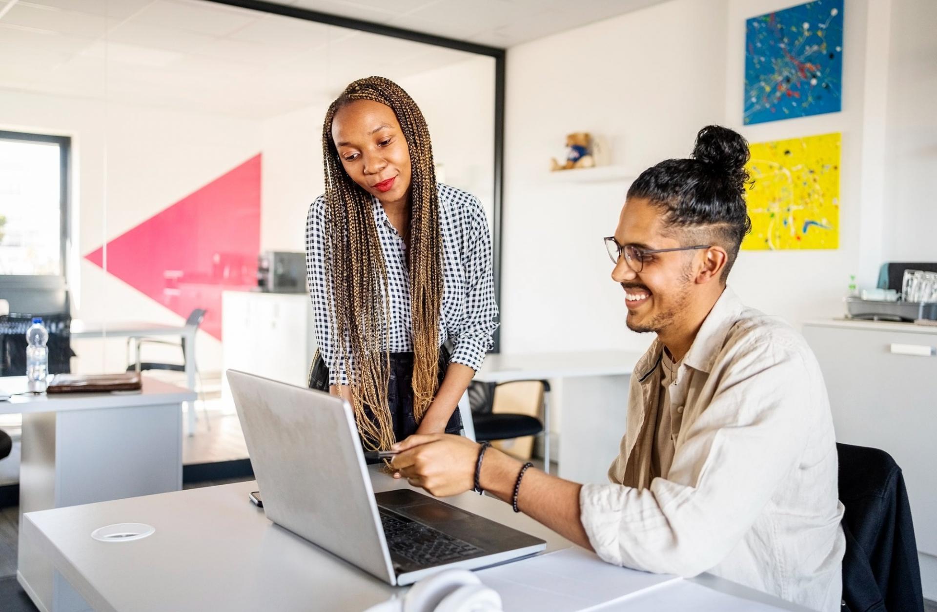 Teilnehmer während einer praktischen Übungseinheit zur Stressresistenz